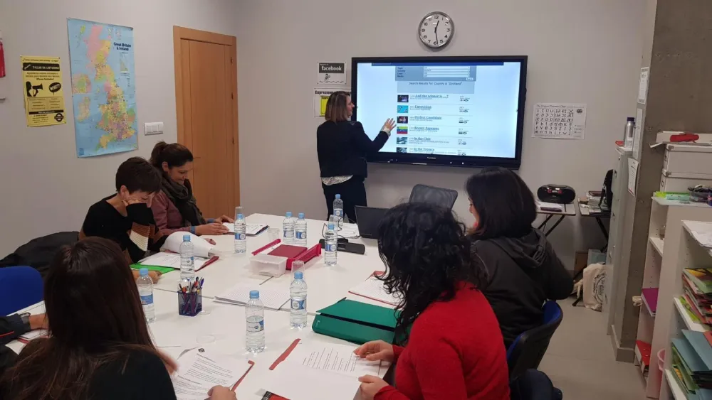 Clase de inglés en una academia de inglés