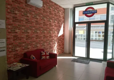 Puerta de entrada de la academia de inglés