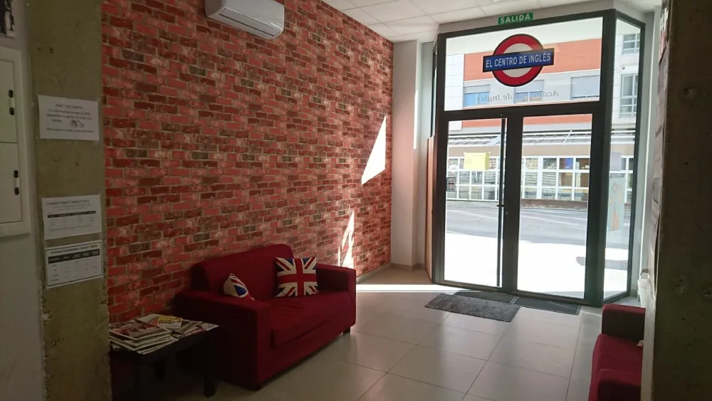 Puerta de entrada de la academia de inglés