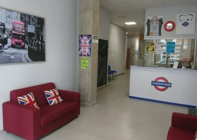 Recepción y entrada a aulas